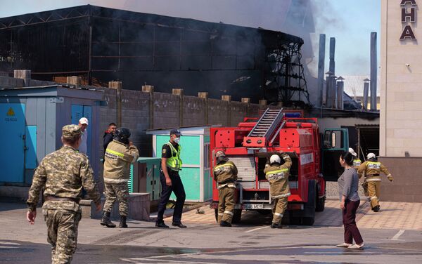 К тушению были привлечены четыре пожарных расчета. - Sputnik Кыргызстан