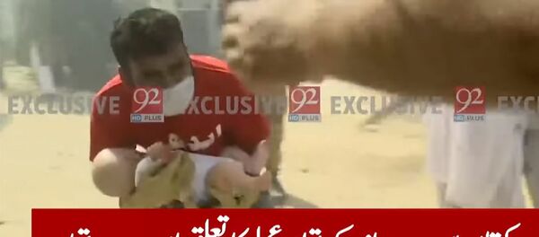 На месте крушения самолета в Пакистане нашли живого младенца — видео - Sputnik Кыргызстан