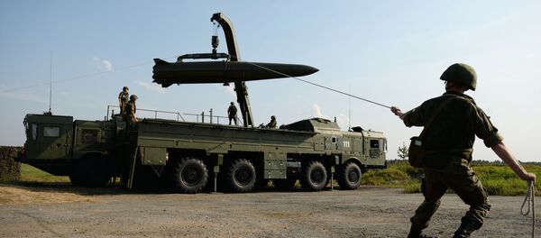 Демонстрациялар учурунда оперативдик-тактикалык ракета тутумун жайгаштыруу. Архив - Sputnik Кыргызстан