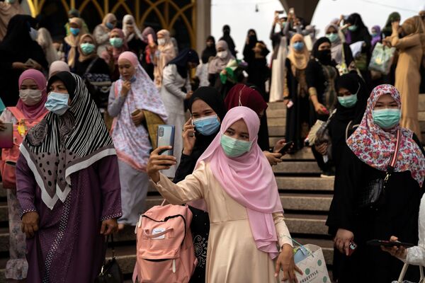Мусульмане во время празднования Ид-аль-Фитра в Таиланде - Sputnik Кыргызстан