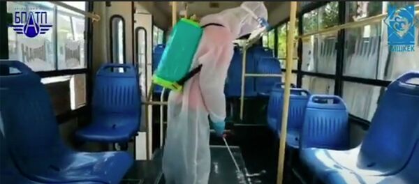 Как готовят общественный транспорт в Бишкеке к запуску — видео Как готовят общественный транспорт в Бишкеке к запуску — видео - Sputnik Кыргызстан