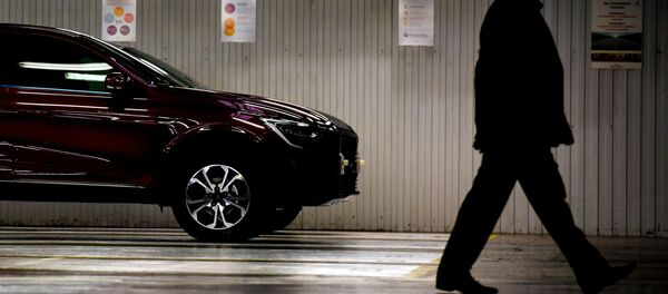 Человек выходит из подземной парковки. Архивное фото - Sputnik Кыргызстан