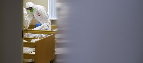 Врач Илья Чайников в инфекционной больнице РЖД-Медицина - Sputnik Кыргызстан