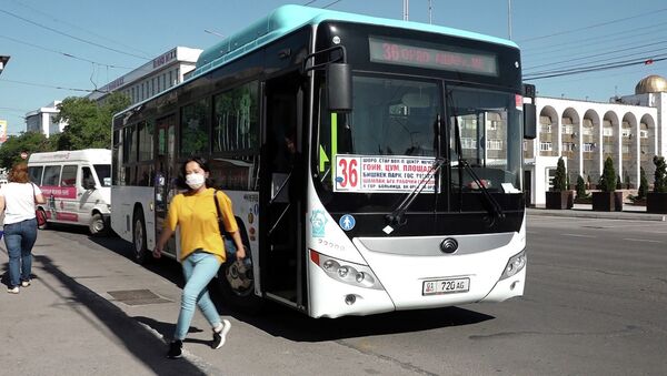 Как проходит первый день работы общественного транспорта в Бишкеке — видео - Sputnik Кыргызстан
