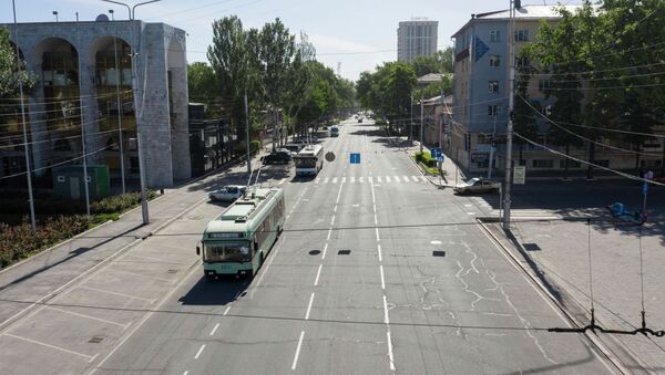 Троллейбусы едут по улице Киевская в Бишкеке. Архивное фото - Sputnik Кыргызстан
