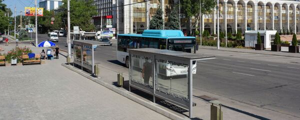 Ала-Тоо аянтында аялдамадагы автобус. Архив Ала-Тоо аянтында аялдамадагы автобус. Архив - Sputnik Кыргызстан