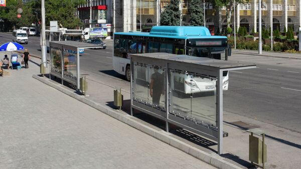 Автобус у остановки на площади Ала-Тоо. Архивное фото - Sputnik Кыргызстан