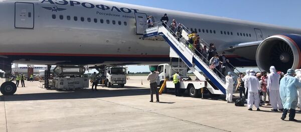 Прибытие кыргызстанцев по маршруту Москва – Бишкек - Sputnik Кыргызстан