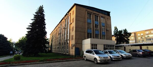 Здание Октябрьского акимиата Бишкека - Sputnik Кыргызстан