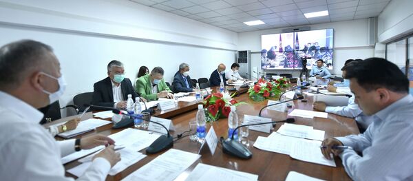 Биринчи вице-премьер Кубатбек Боронов Республикалык штабдын жыйынында. 27 май 2020 жыл - Sputnik Кыргызстан