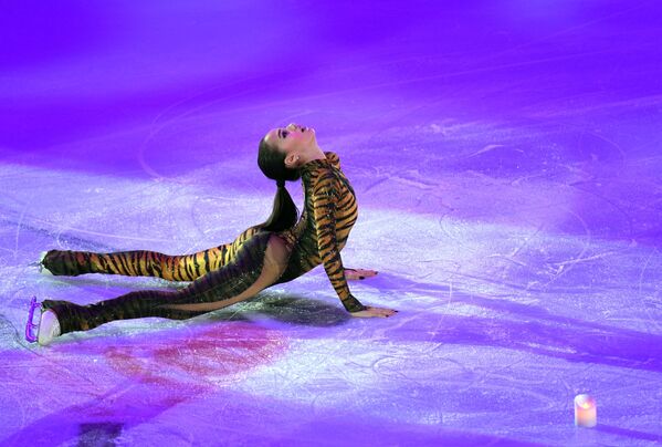 Алина Загитова во время показательных выступлений на чемпионате Европы по фигурному катанию в Москве - Sputnik Кыргызстан