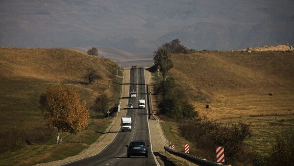 Автомобили на шоссе. Архивное фото - Sputnik Кыргызстан