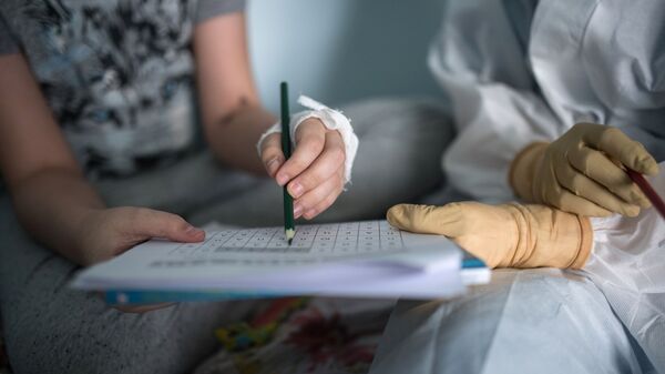 Иш үстүндөгү дарыгер. Архив - Sputnik Кыргызстан