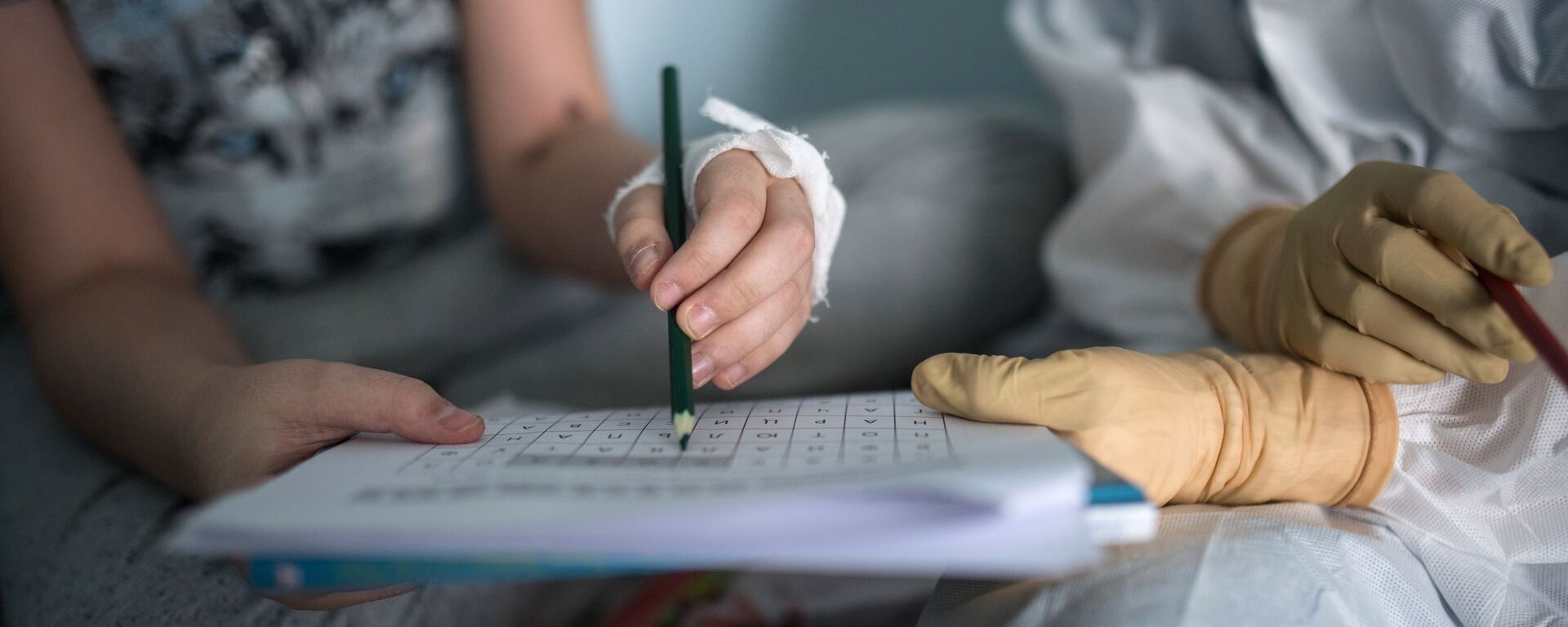 Иш үстүндөгү дарыгер. Архив - Sputnik Кыргызстан, 1920, 30.04.2026