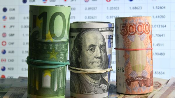 Доллары, евро и рубли. Архивное фото - Sputnik Кыргызстан