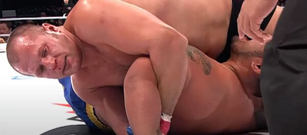 UFC опубликовало лучшие моменты боев Последнего императора - Sputnik Кыргызстан