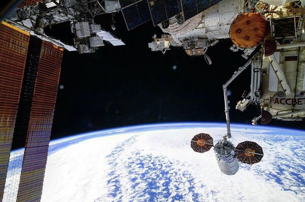 Расстыковка грузового корабля Cygnus и Международной космической станции - Sputnik Кыргызстан