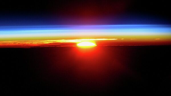 Закат солнца с борта Международной космической станции. Архивное фото - Sputnik Кыргызстан