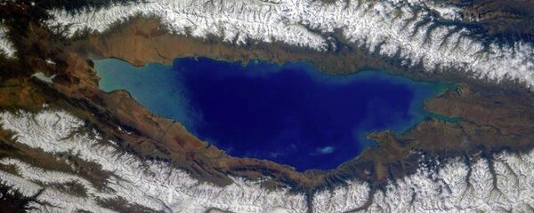 Озеро Иссык-Куль и окружающие его хребты Северного Тянь-Шаня, Киргизия - Sputnik Кыргызстан