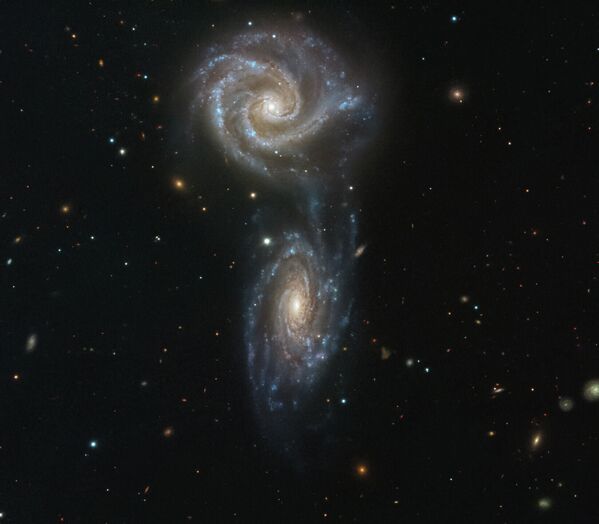 Спиральные взаимодействующие галактики NGC 5426 и NGC 5427 - Sputnik Кыргызстан