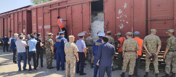 Церемония передачи гуманитарного груза Узбекистана в Оше - Sputnik Кыргызстан