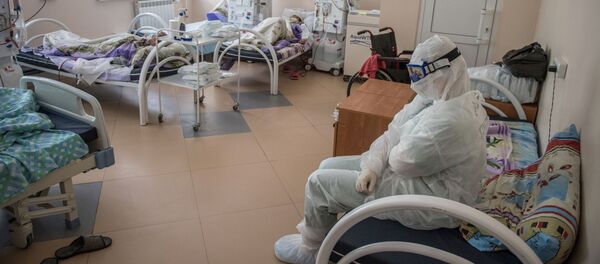 Медицинские работники в палате с пациентами - Sputnik Кыргызстан