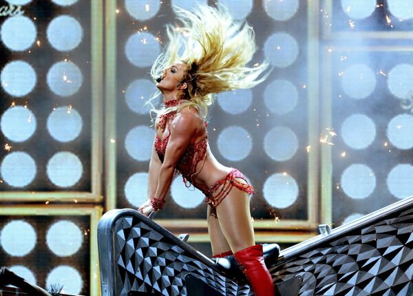 Американская поп-певица Бритни Спирс выступает на премии 2016 Billboard Music Awards в Лас-Вегасе, США - Sputnik Кыргызстан