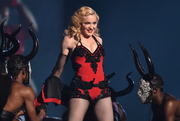 Певица Мадонна выступает на 57-й ежегодной премии Грэмми в Лос-Анджелесе, США, 2015 год - Sputnik Кыргызстан