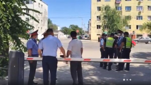 Возле Кыргызско-турецкой больницы в Бишкеке протестуют жители — видео - Sputnik Кыргызстан
