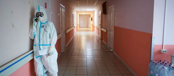 Медицинский работник в больнице - Sputnik Кыргызстан