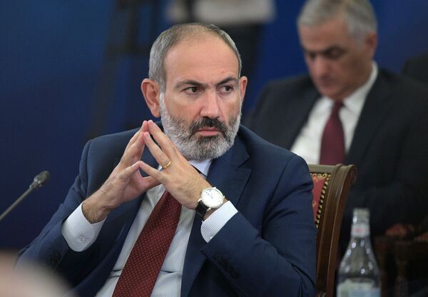 Ситуация в Карабахе: Пашинян ввел военное положение, Алиев заявил о жертвах Ситуация в Карабахе: Пашинян ввел военное положение, Алиев заявил о жертвах - Sputnik Кыргызстан