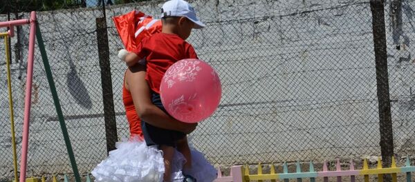 Темир тор артындагы балдар майрамынын өткөрүүсү - Sputnik Кыргызстан