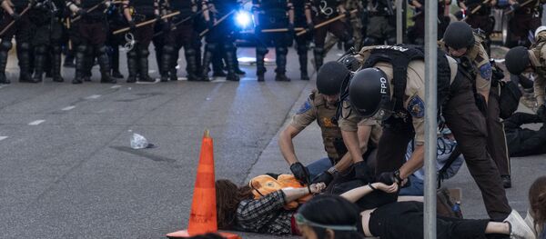 Протесты в Миннеаполисе - Sputnik Кыргызстан