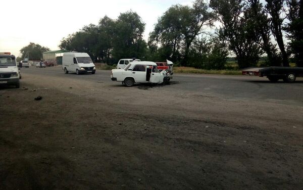 В Канте произошло крупное ДТП, в котором столкнулись три автомобиля - Sputnik Кыргызстан