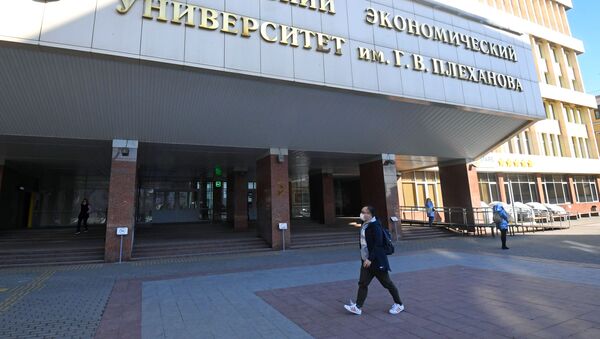 С 17 марта вузы переводят студентов на дистанционное обучение из-за коронавируса - Sputnik Кыргызстан