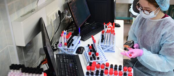 Лабораториянын кызматкери. Архив - Sputnik Кыргызстан