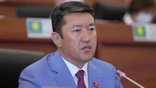 Жогорку Кеңештин жыйынында депутат Нурбек Алимбеков - Sputnik Кыргызстан