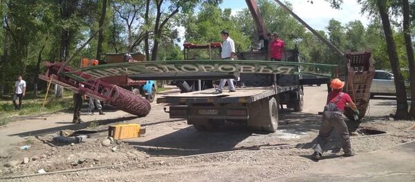 Демонтаж незаконно установленных объектов в Бишкеке - Sputnik Кыргызстан