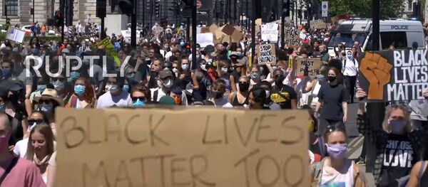 Протесты из США перекинулись и в Лондон — видео многотысячного митинга - Sputnik Кыргызстан