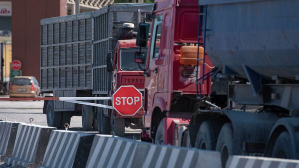 Пробки из грузовых машин на кыргызско-казахской границе. Архивное фото - Sputnik Кыргызстан