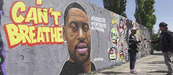 Мен — Жорж Флойдмун. АКШдагы акциялар дүйнөгө жайылды. Видео - Sputnik Кыргызстан