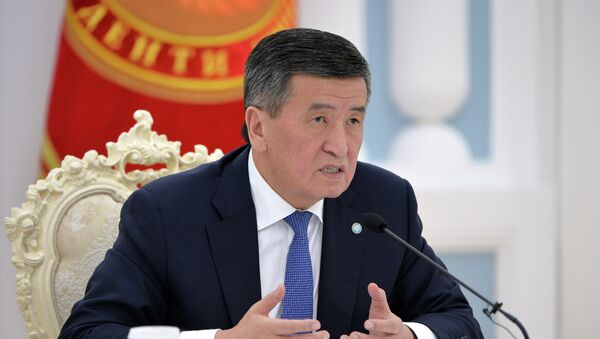 Президент КР Сооронбай Жээнбеков во время цифрового диалога с руководителями регионов страны, мэрами городов Бишкек и Ош - Sputnik Кыргызстан