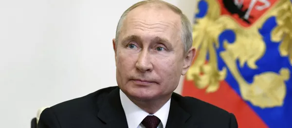 Президент РФ Владимир Путин проводит оперативное совещание с постоянными членами Совета безопасности РФ в режиме видеоконференции. - Sputnik Кыргызстан