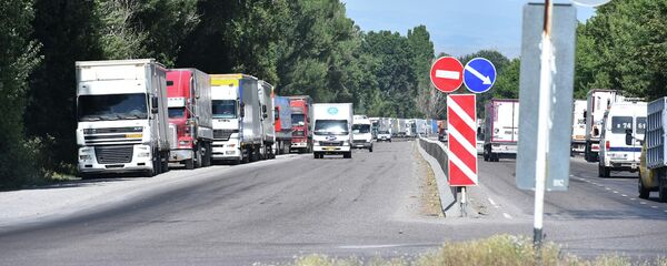 Ситуация на контрольно-пропускном пункте Ак-Тилек — Автодорожный - Sputnik Кыргызстан