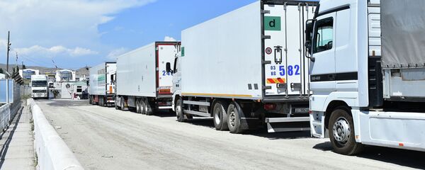 Ситуация на контрольно-пропускном пункте Ак-Тилек — Автодорожный - Sputnik Кыргызстан