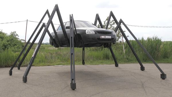 Словно огромный паук — необычное авто собрал российский умелец. Видео - Sputnik Кыргызстан