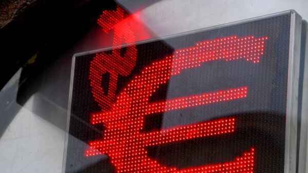 Электронное табло с символикой евро и доллара. Архивное фото - Sputnik Кыргызстан