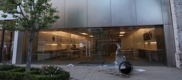 Массовые беспорядки в США из-за смерти афроамериканца Джорджа Флойда - Sputnik Кыргызстан