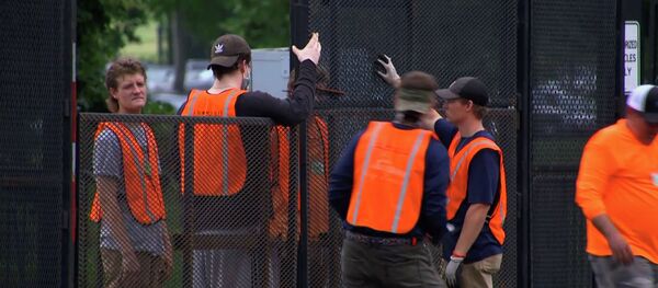 Беспорядки в США: Белый дом отгородился от протестующих забором Беспорядки в США: Белый дом отгородился от протестующих забором - Sputnik Кыргызстан