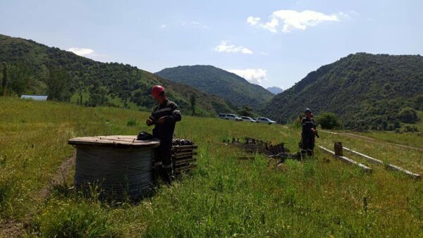 Установка впервые ЛЭП в селе Жазы-Кечуу - Sputnik Кыргызстан
